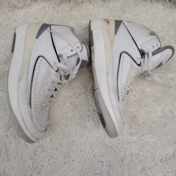 NIKE AIR JORDAN| BOYS WHITE HI TOP SNEAKER | SIZE 6 - Picture 3 of 7